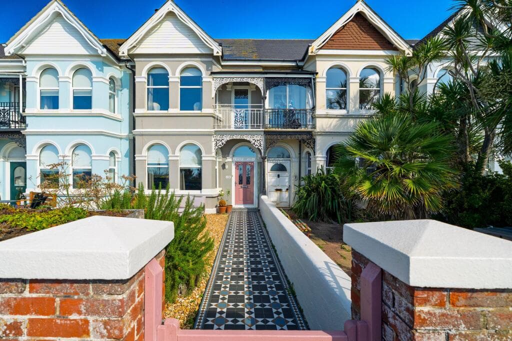 4 bedroom terraced house for sale in Brighton Road, Worthing, BN11
