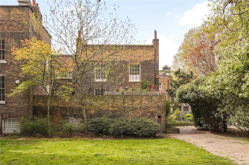 3 bedroom apartment for sale in Clerkenwell Close, EC1R