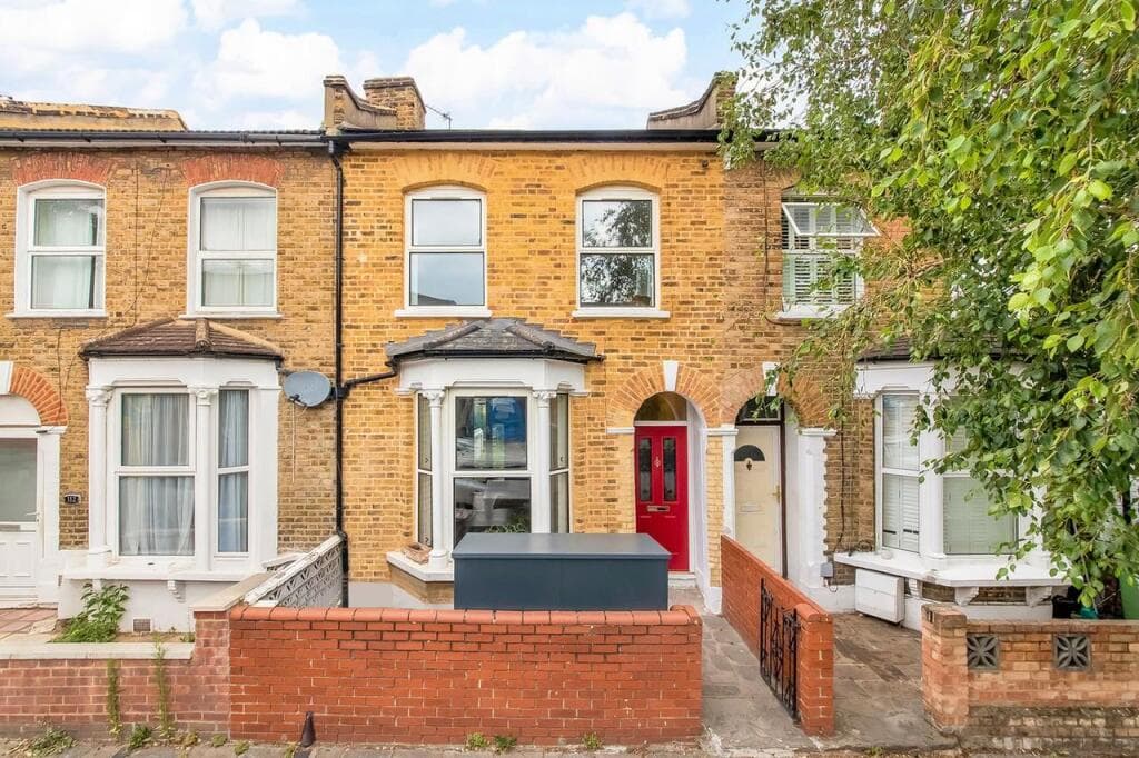 3 bedroom house for sale in Lugard Road, London, SE15