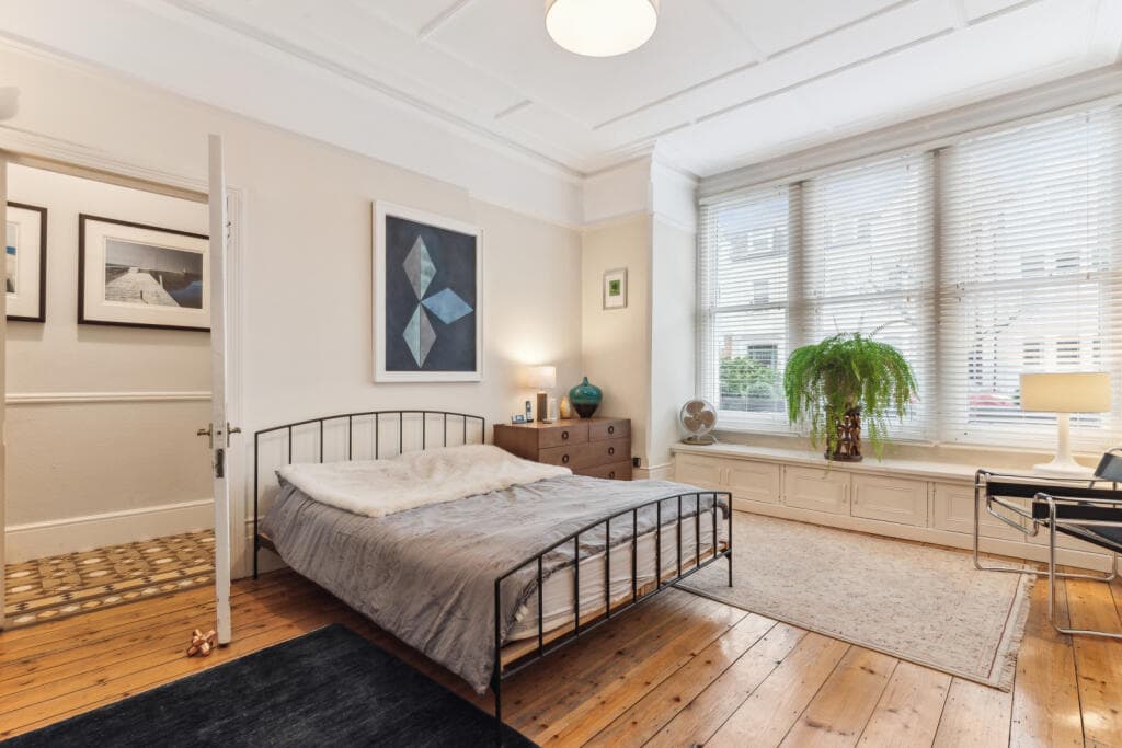 2 bedroom apartment for sale in Ritherdon Road, SW17