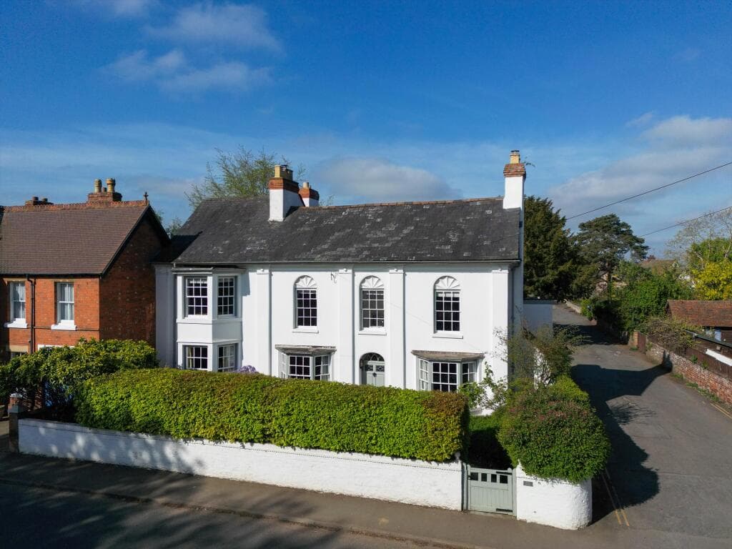 6 bedroom link detached house for sale in Station Road, Fladbury, Pershore, Worcestershire WR10