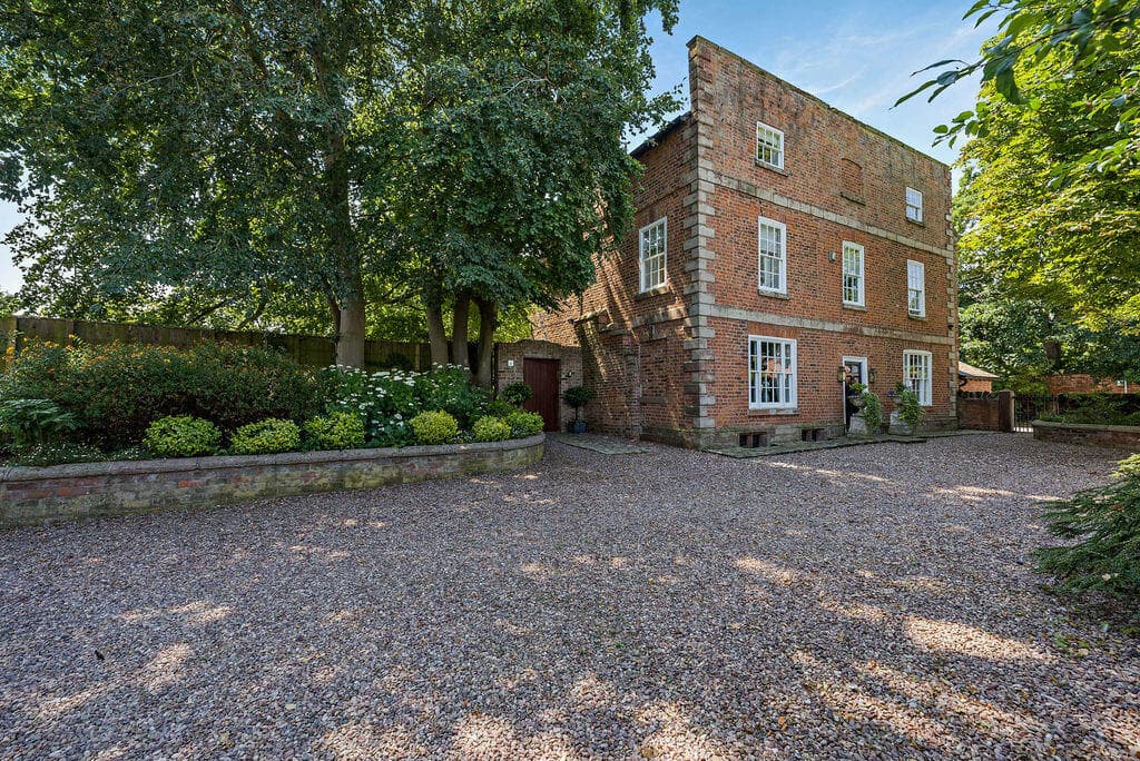 6 bedroom detached house for sale in Farndon, Cheshire, CH3
