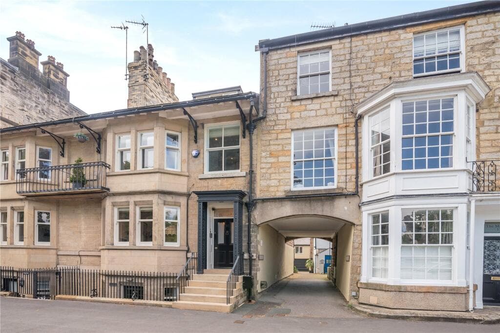 5 bedroom terraced house for sale in Park Parade, Harrogate, North Yorkshire, HG1