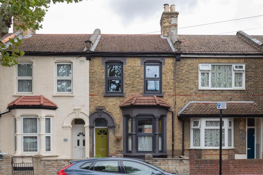 3 bedroom terraced house for sale in New City Road, Plaistow, E13