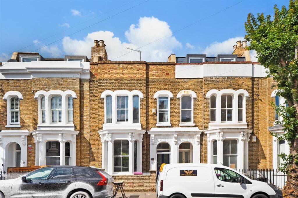 3 bedroom terraced house for sale in Antill Road, London, E3