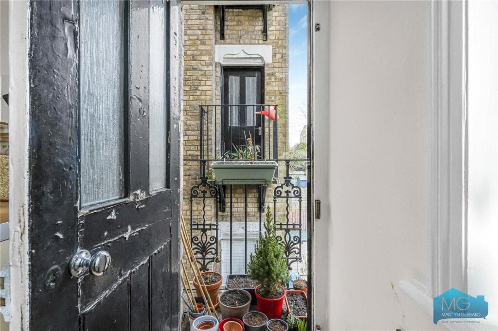 2 bedroom apartment for sale in Birkbeck Road, Crouch End, London, N8