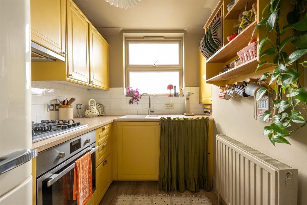 1 bedroom flat for sale in Howard Road, Walthamstow, E17