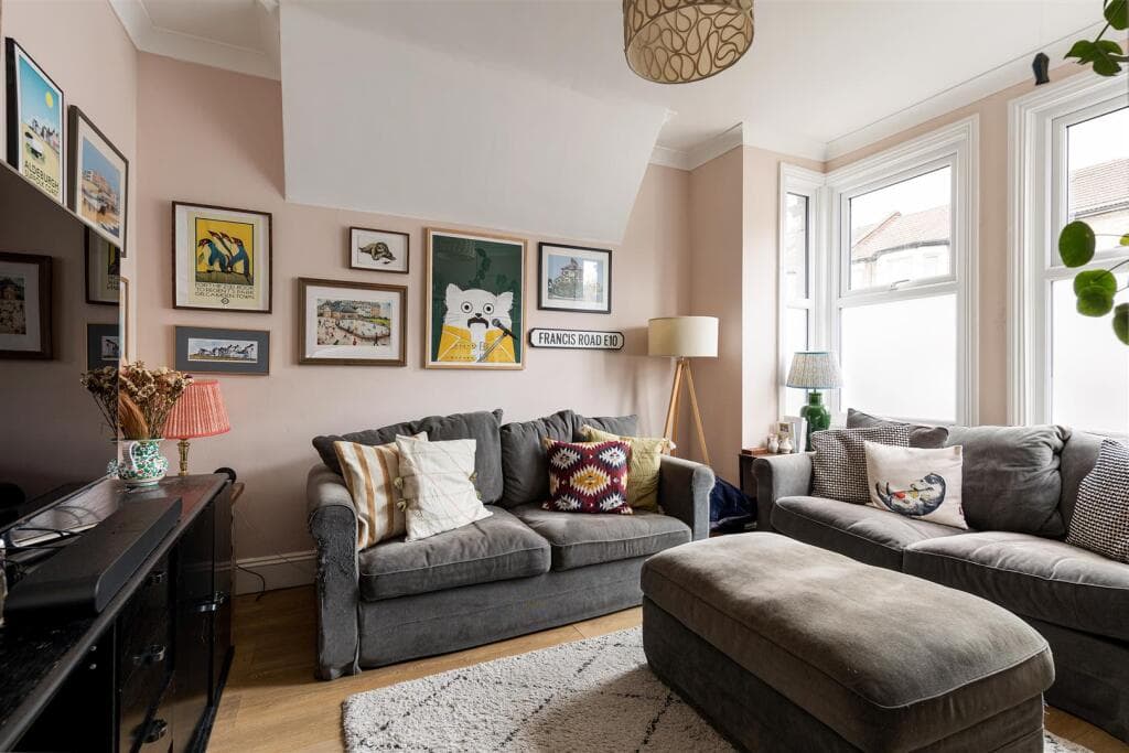 2 bedroom flat for sale in Francis Road, Leyton, E10