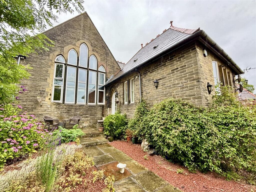 6 bedroom link detached house for sale in Old School, James Street, Thornton, Bradford, BD13