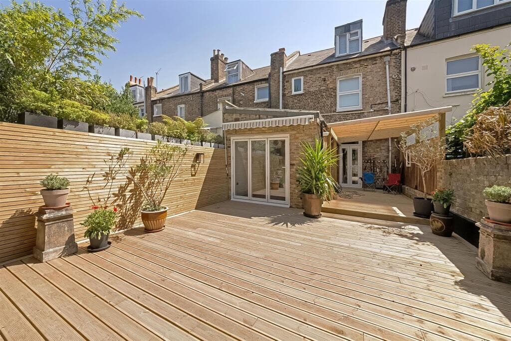1 bedroom flat for sale in Montpelier Road, London, SE15