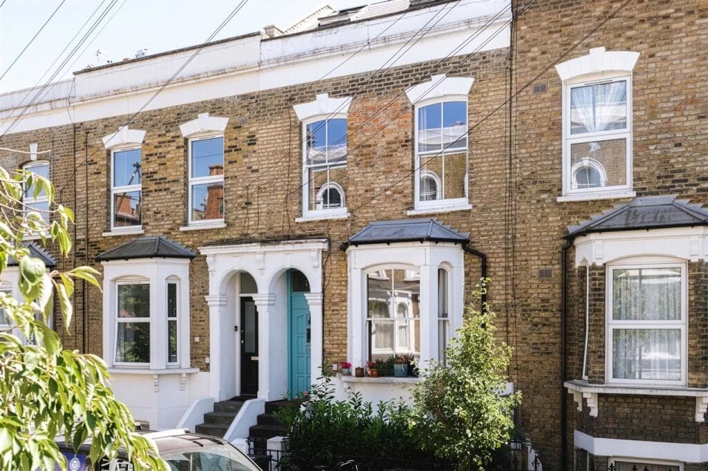 1 bedroom flat for sale in Blurton Road, Hackney, E5