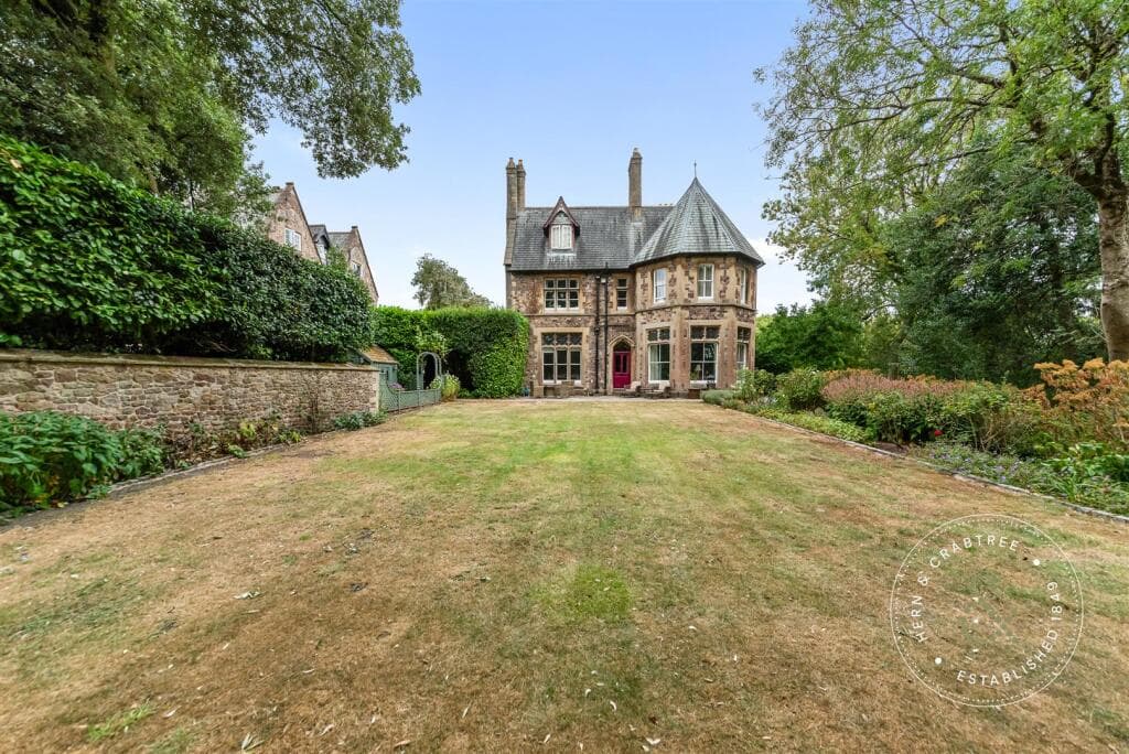 2 bedroom flat for sale in The Cathedral Green, Llandaff, Cardiff, CF5