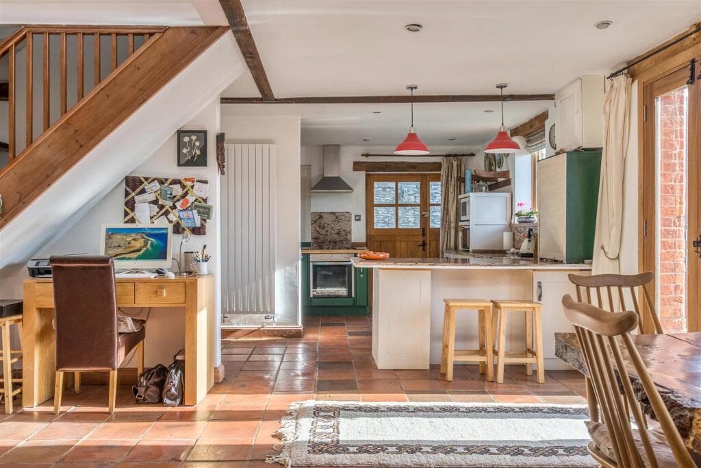 3 bedroom end of terrace house for sale in Draycot Cerne, Chippenham, SN15