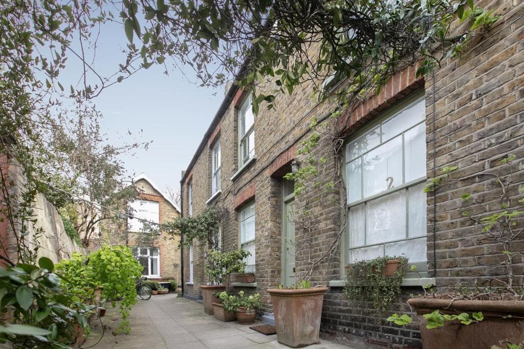 2 bedroom terraced house for sale in Camberwell Grove, Camberwell, SE5