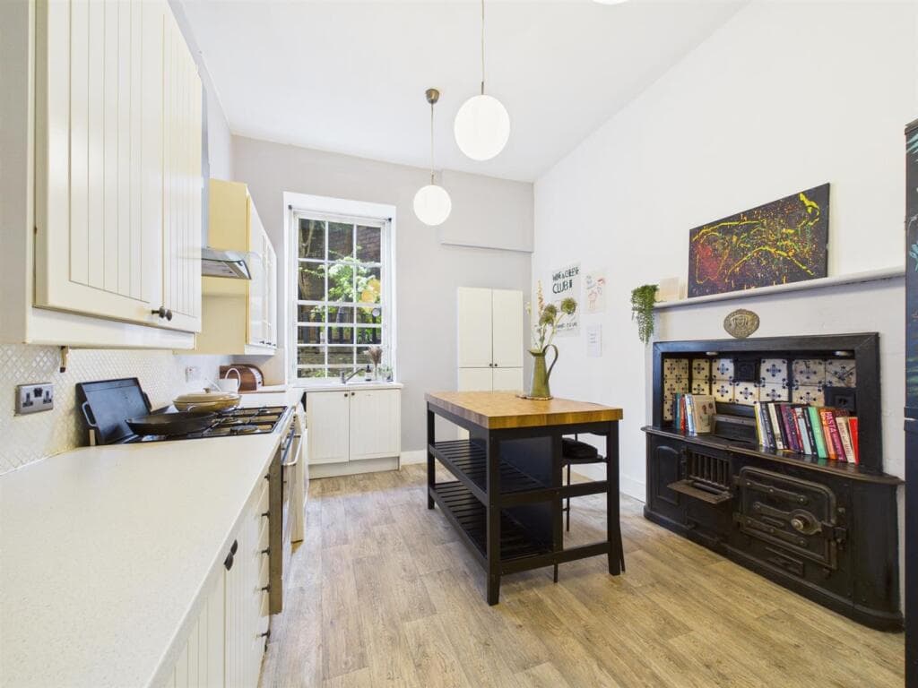 2 bedroom flat for sale in Minerva Street, Glasgow, G3