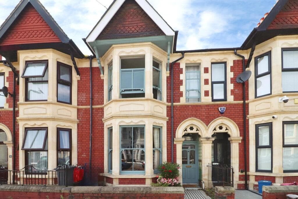 3 bedroom terraced house for sale in Mardy Street, Cardiff, CF11
