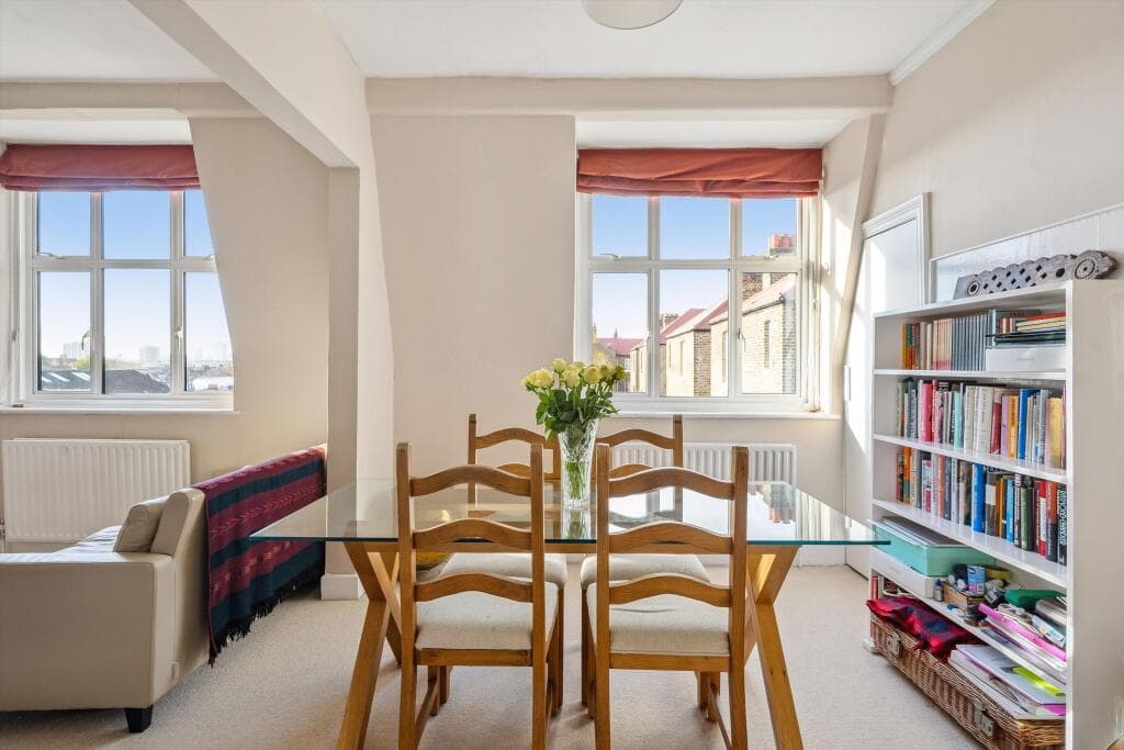 1 bedroom flat for sale in Prince of Wales Drive, London, SW11