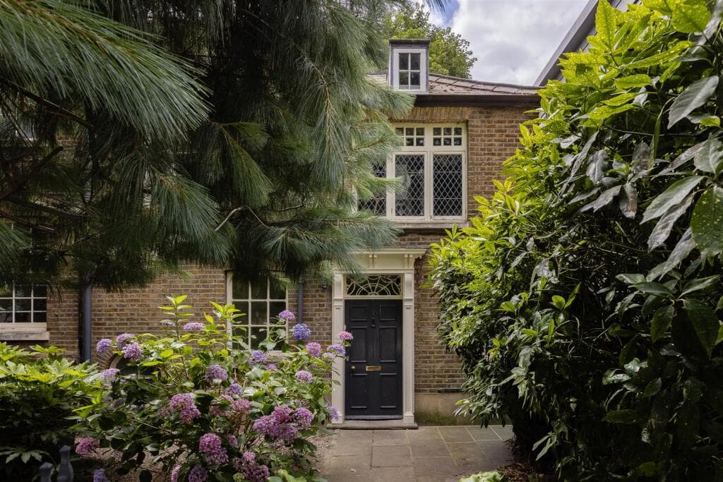 2 bedroom flat for sale in Tottenham Green East, Tottenham, N15