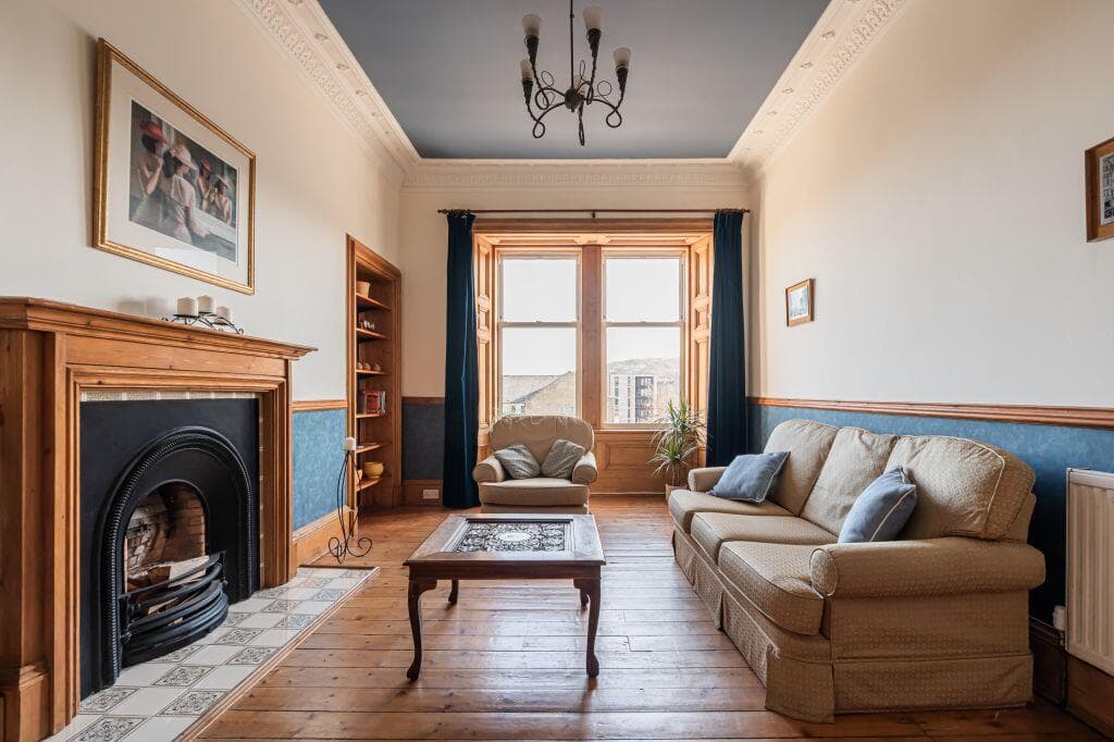 2 bedroom flat for sale in 2/9 Croall Place, Edinburgh, EH7 4LT, EH7