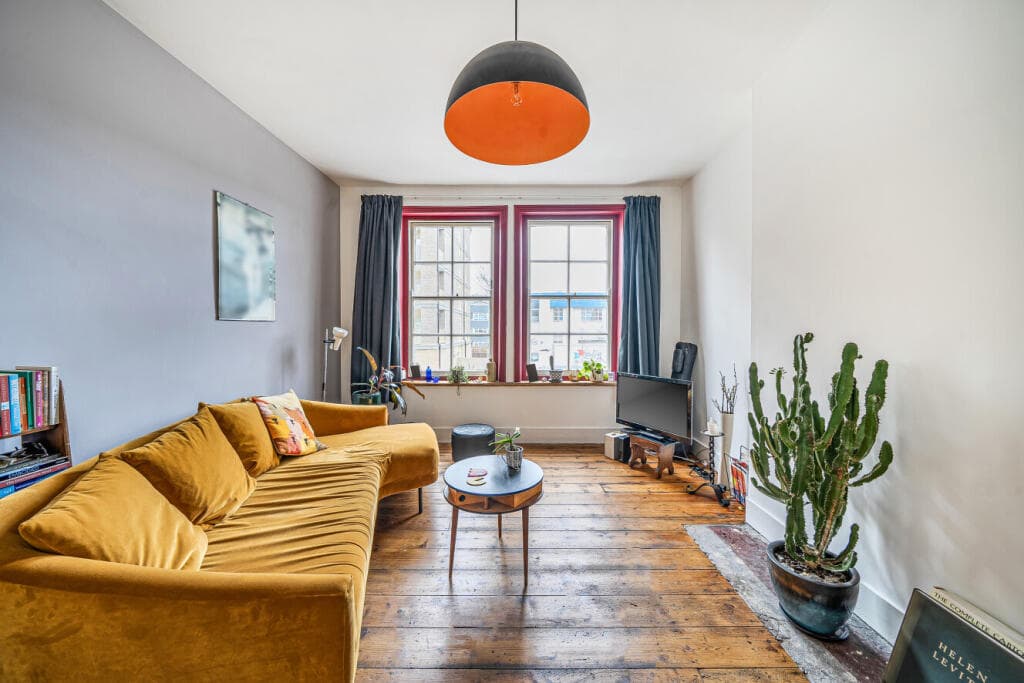 1 bedroom flat for sale in Lomond Grove, Camberwell, London, SE5