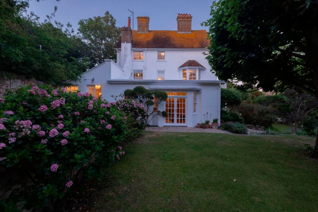 6 bedroom detached house for sale in Blatchington Hill, Seaford, BN25