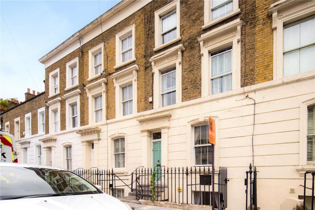 1 bedroom flat for sale in Cephas Avenue, Stepney, London, E1