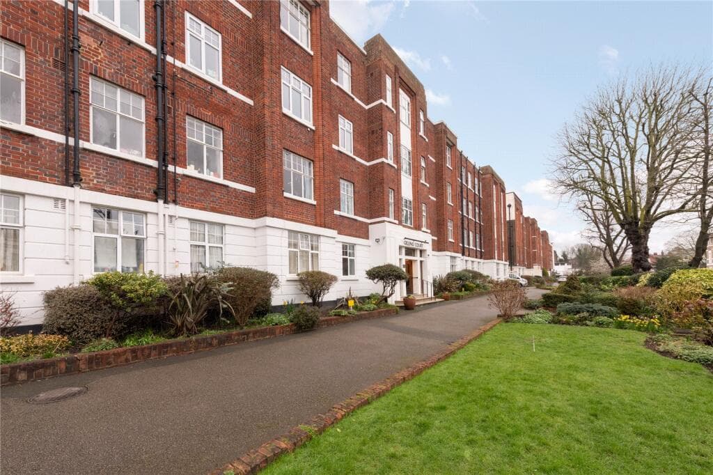 2 bedroom apartment for sale in Gilling Court, Belsize Grove, London, NW3