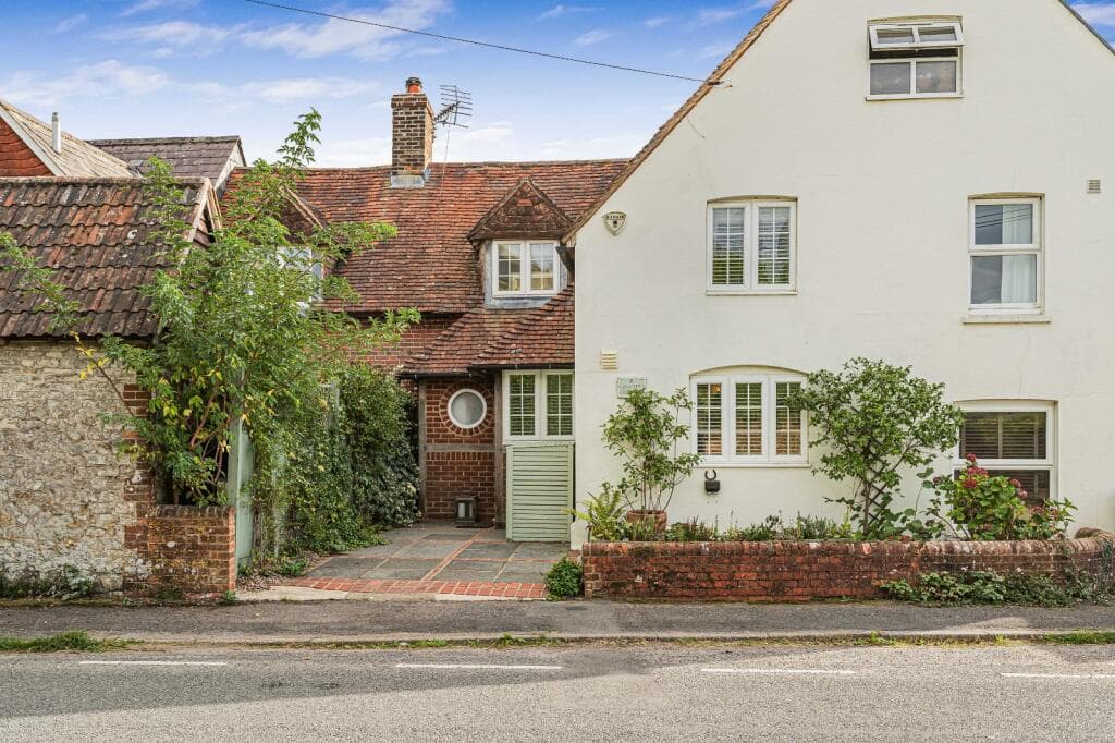3 bedroom terraced house for sale in The Street, Binsted, Alton, Hampshire, GU34