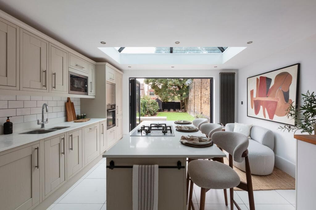 4 bedroom end of terrace house for sale in Farmer Road, Leyton, London, E10