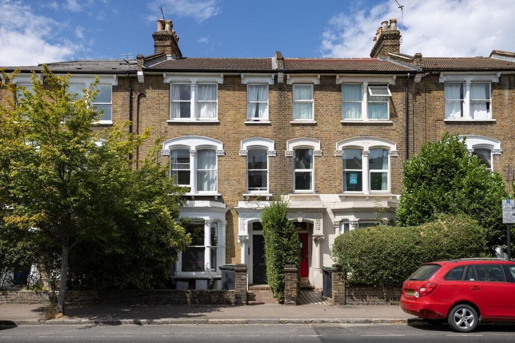 2 bedroom flat for sale in Upper Tollington Park, Stroud Green, N4