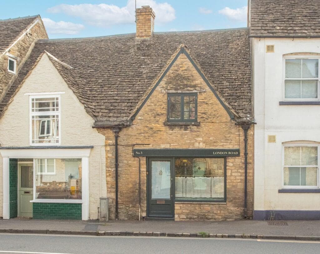 1 bedroom cottage for sale in London Road, Tetbury, GL8