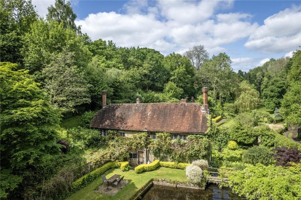 5 bedroom detached house for sale in Kitts Lane, Churt, Farnham, Hampshire, GU10