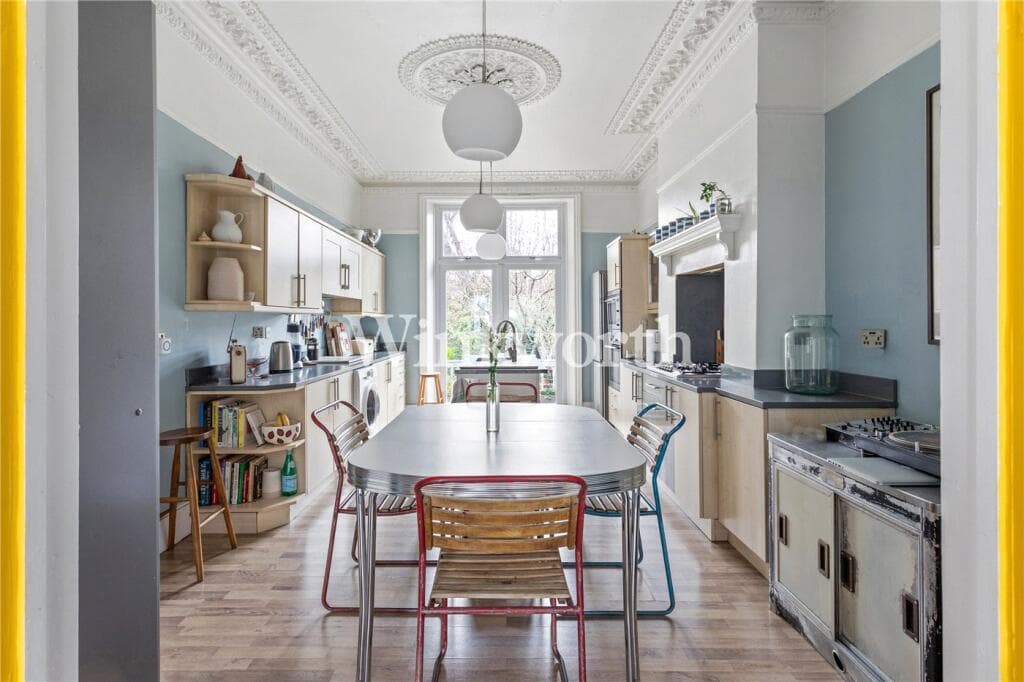 5 bedroom terraced house for sale in Pembury Road, London, N17