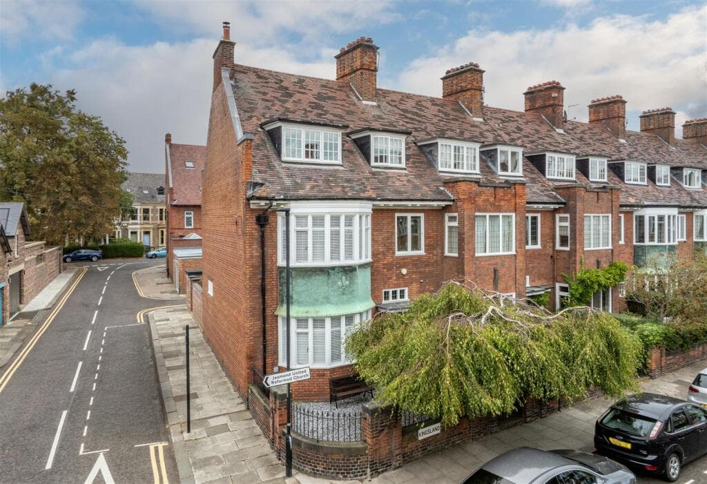 6 bedroom end of terrace house for sale in Kingsland, Jesmond, NE2