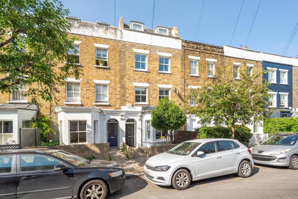 2 bedroom flat for sale in Simpson Street, Battersea, London, SW11