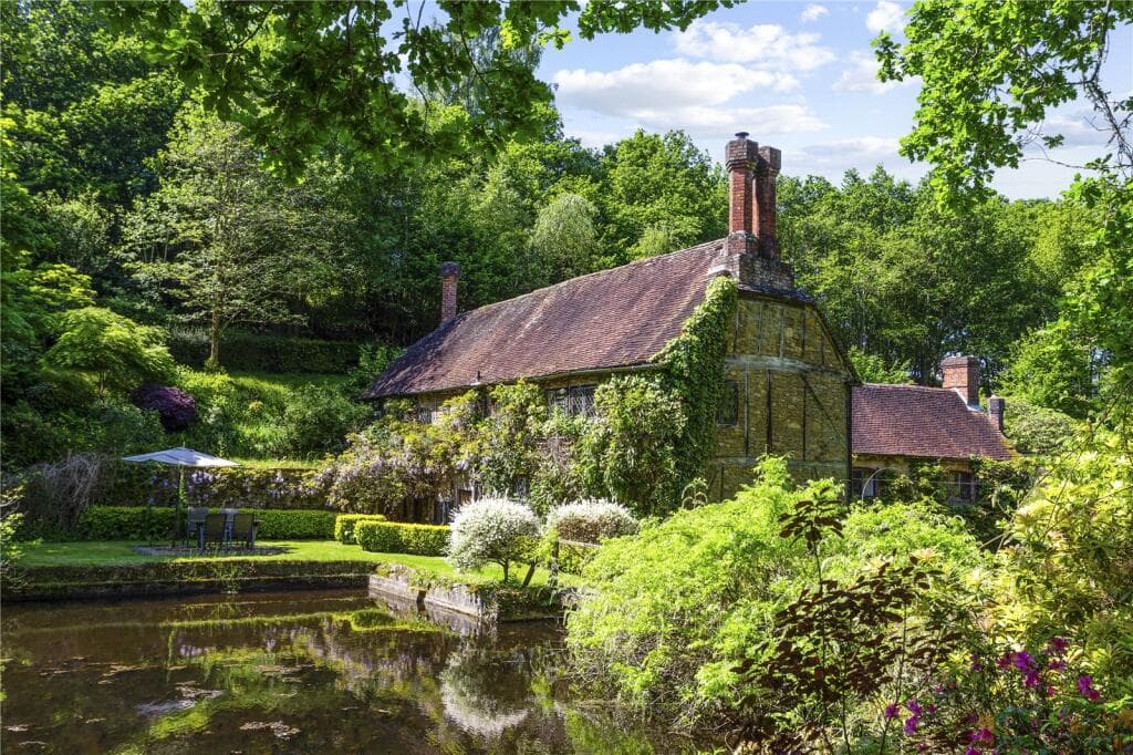 5 bedroom detached house for sale in Churt, Farnham, Hampshire, GU10