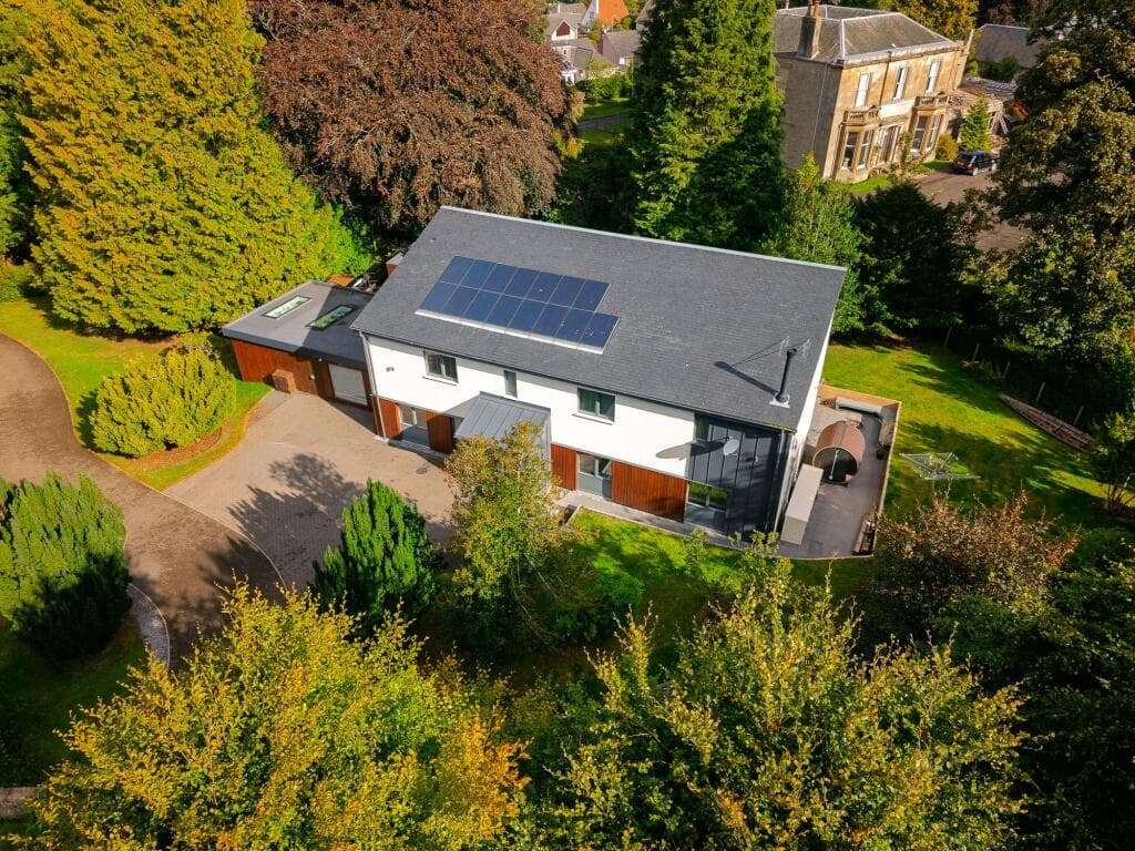 6 bedroom detached house for sale in Manse Road, Linlithgow, EH49