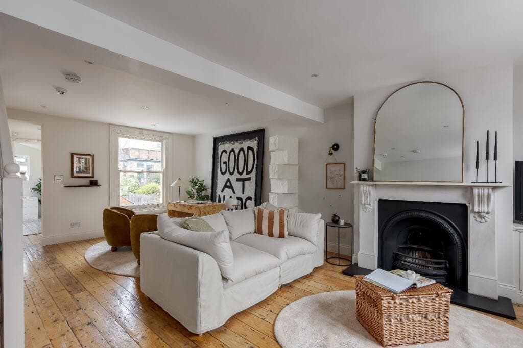 3 bedroom terraced house for sale in Lausanne Road, London, SE15