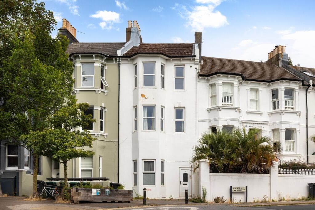 2 bedroom maisonette for sale in Princes Crescent, Brighton, BN2