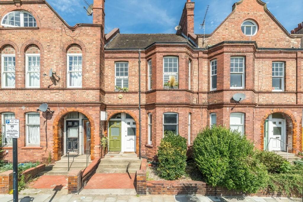 3 bedroom maisonette for sale in Hillside Road, Brixton, SW2