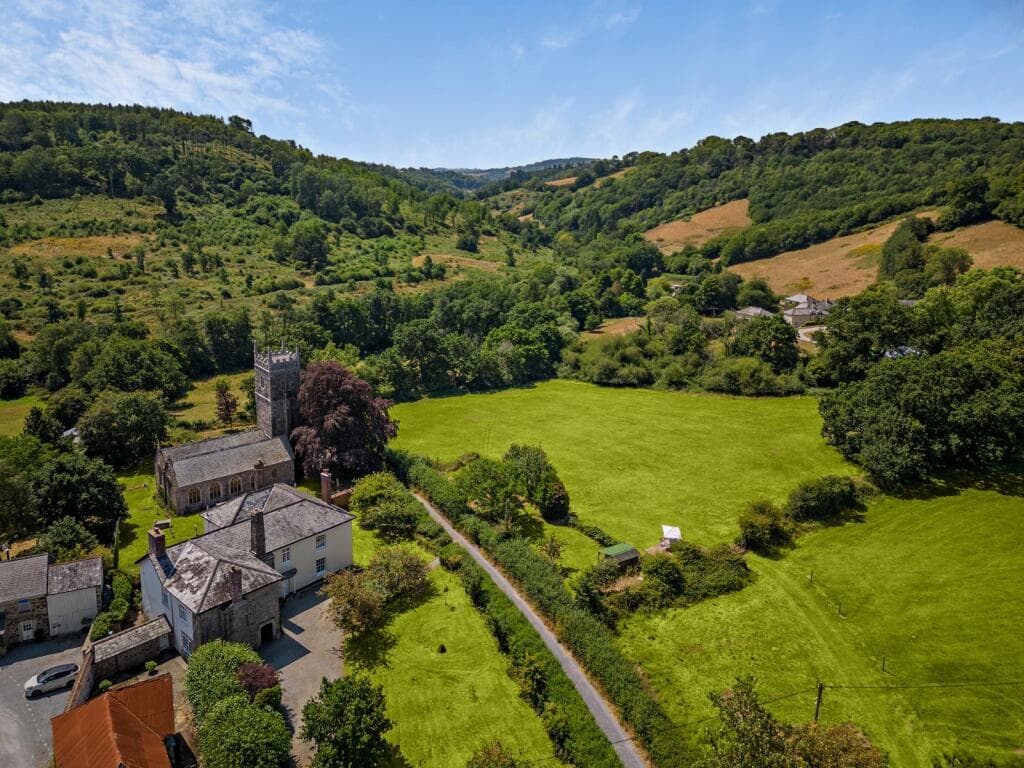 5 bedroom detached house for sale in Doddiscombsleigh, Exeter, Devon, EX6