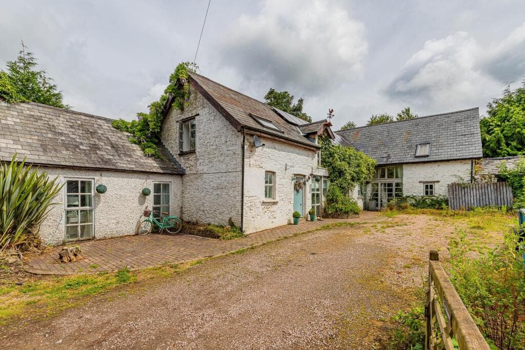 6 bedroom character property for sale in Pentwyngwyn Road, Rudry,, CF83