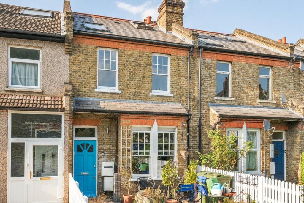 2 bedroom flat for sale in Carnac Street, West Norwood, London, SE27