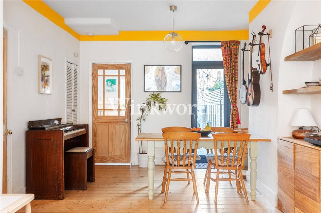 3 bedroom terraced house for sale in Park View Road, London, N17