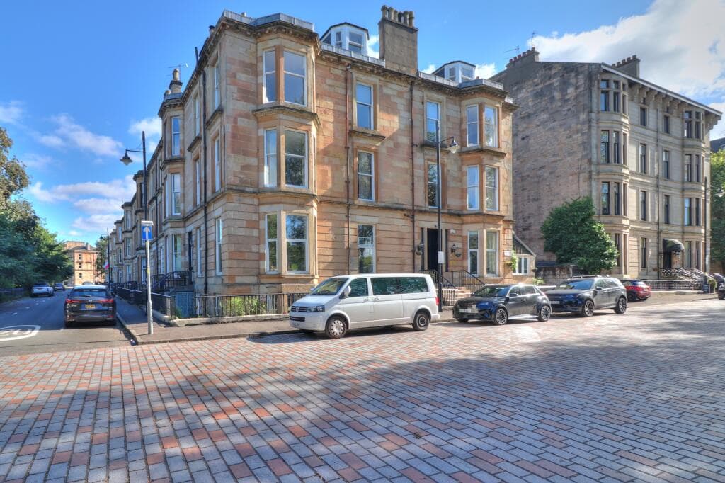 3 bedroom flat for sale in Parkgrove Terrace, Glasgow, G3
