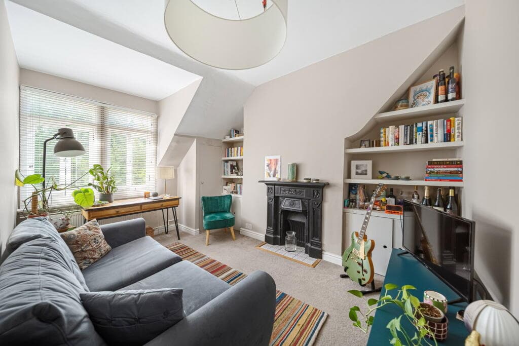 2 bedroom flat for sale in Adelaide Avenue, London, SE4