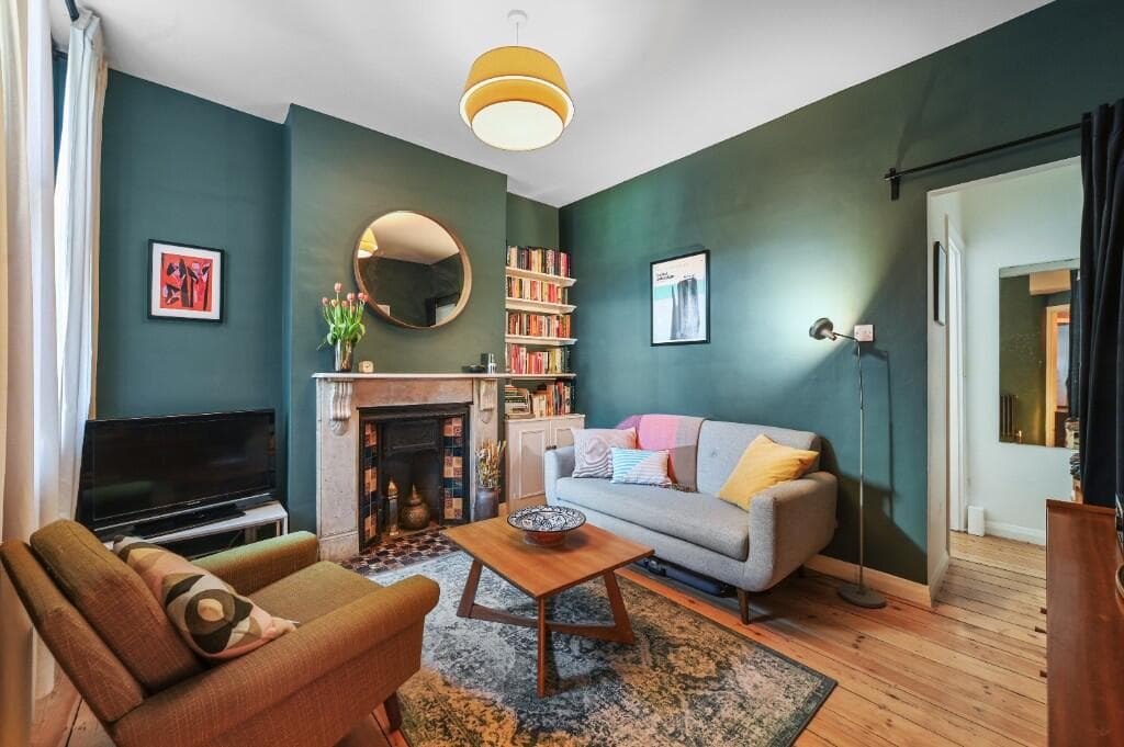 1 bedroom ground floor flat for sale in Eighth Avenue, London, E12