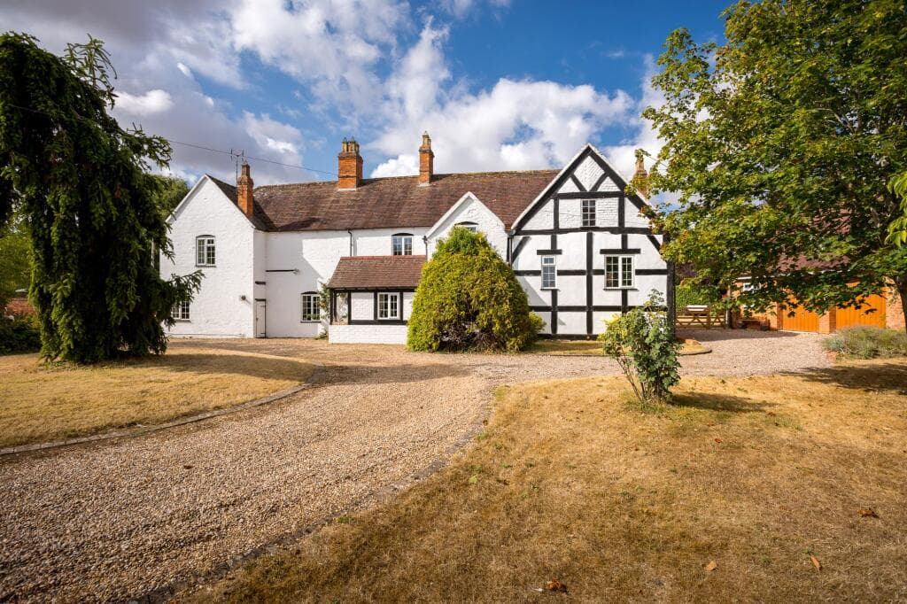 5 bedroom detached house for sale in Sedgeberrow, Nr. Broadway, Worcestershire, WR11