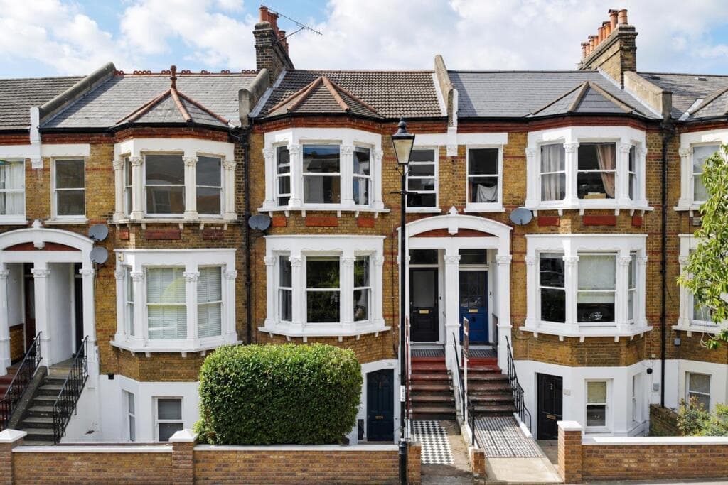 2 bedroom flat for sale in Tressillian Road, Brockley, London, SE4