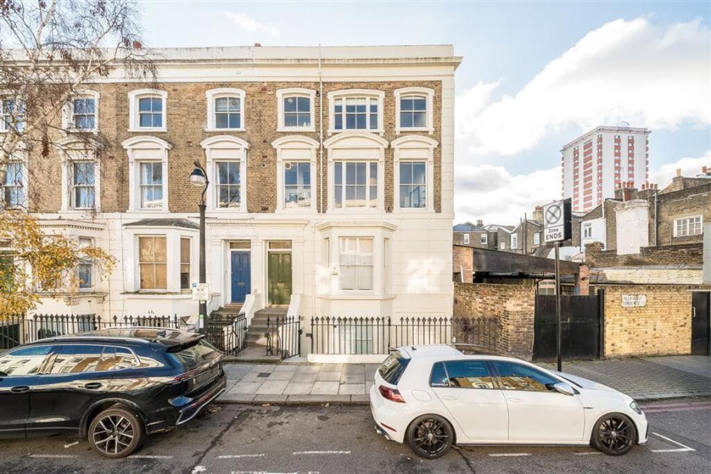 1 bedroom flat for sale in Aldebert Terrace, South Lambeth, SW8